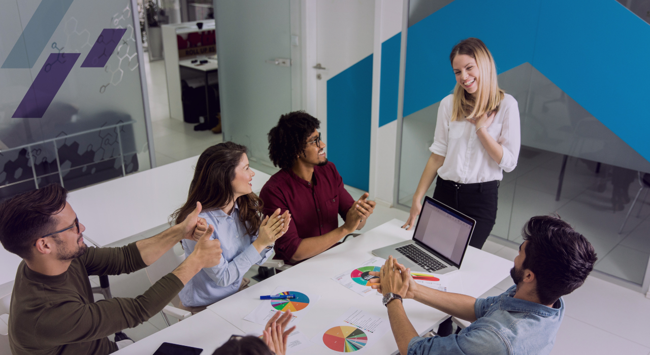 Home 14 El liderazgo adaptativo es la capacidad de movilizar personas y equipos frente a desafíos complejos, promoviendo aprendizaje continuo, flexibilidad y toma de decisiones en entornos cambiantes. Conoce sus principios y cómo aplicarlo en tu organización.